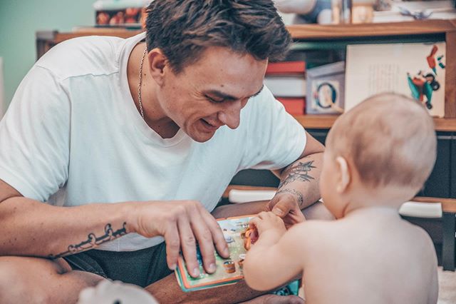 Солодкий час: щасливий Влад Топалов зворушив мережу розвиваючими іграми з сином