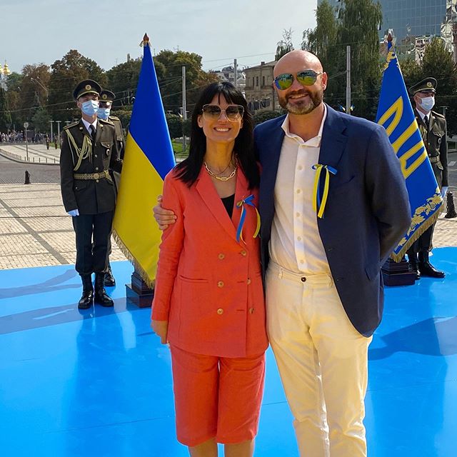 Мозг выискивает удовольствие: Ефросинина высказалась о личном и очаровала фото с мужем