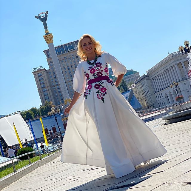 Настоящая украиночка: Лилия Ребрик в платье-вышиванке за 12 700 грн вызвала фурор