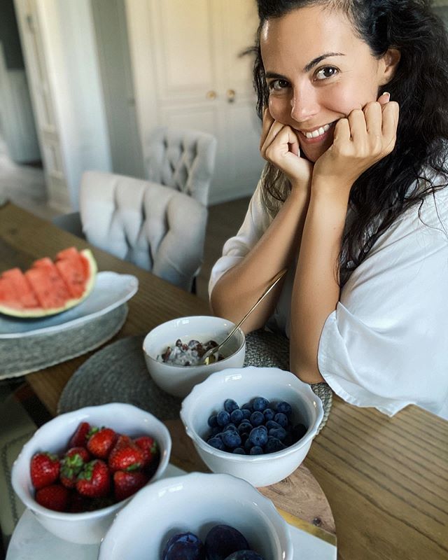 Знай норму! Настя Каменських навчила правильно їсти фрукти, щоб не додати у вазі