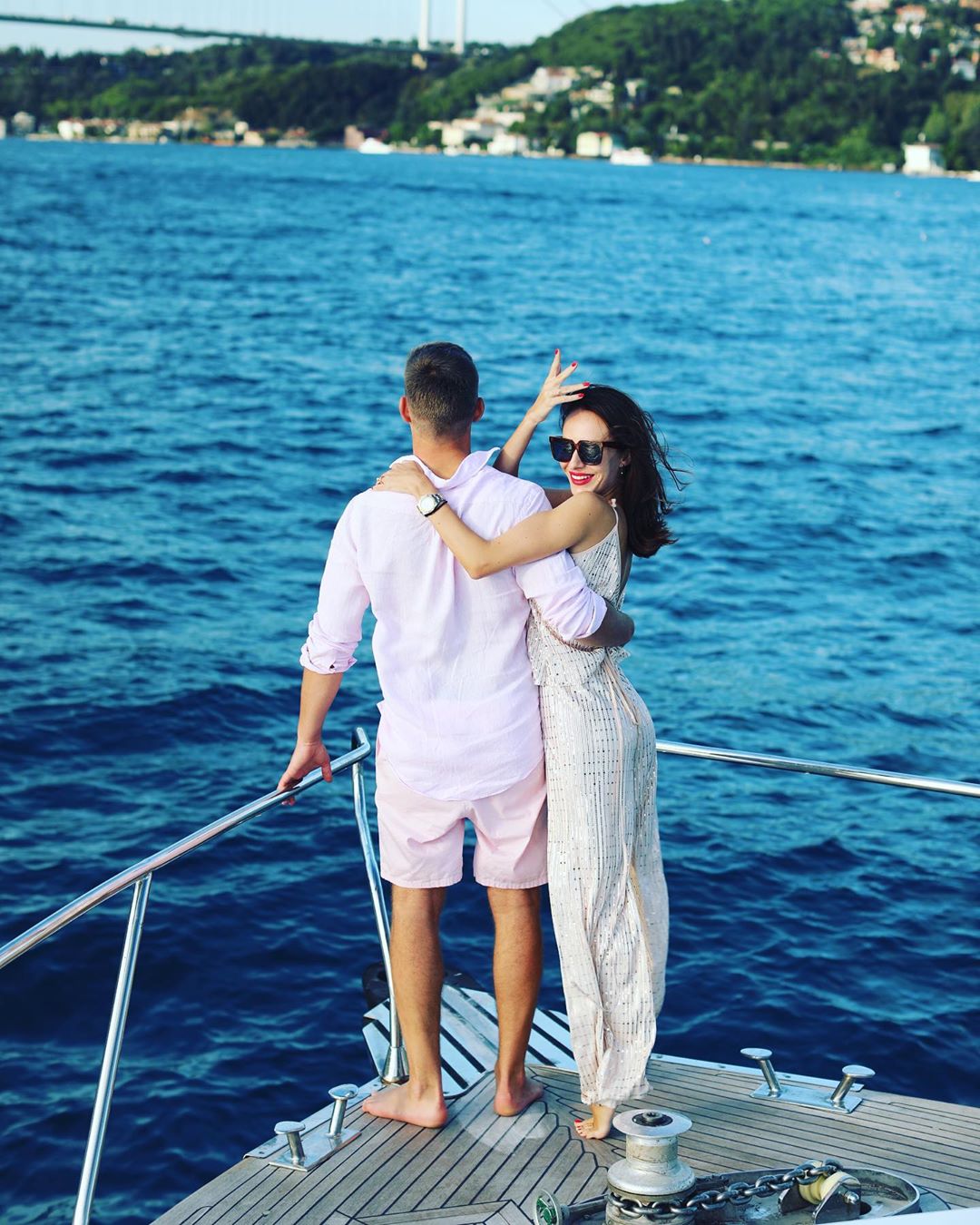 Подарував цілих два! Наречена Володимира Остапчука похвалилася кільцями на заручини