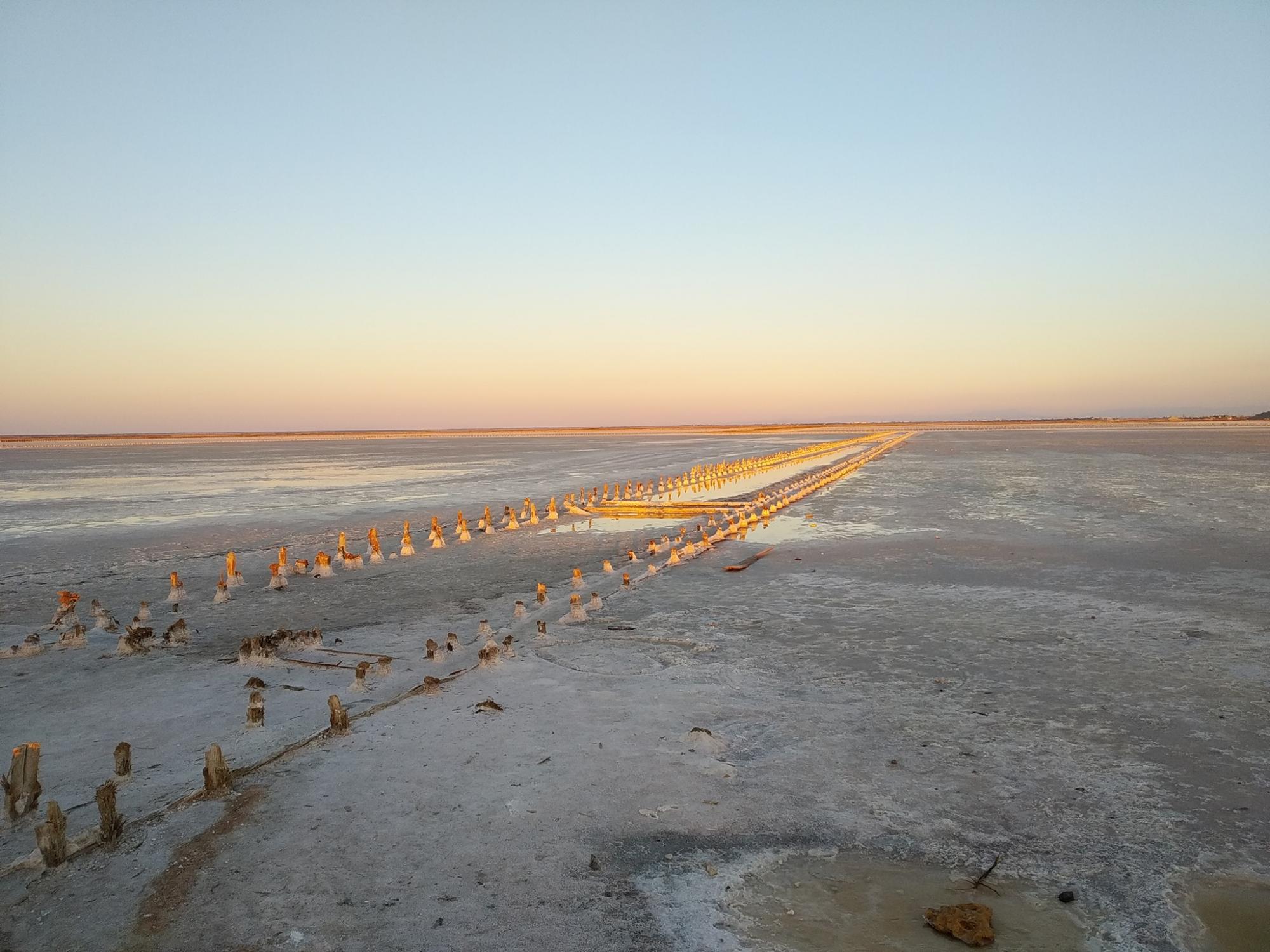 У Криму висохло мальовниче рожеве озеро, яке любили всі туристи (фото)