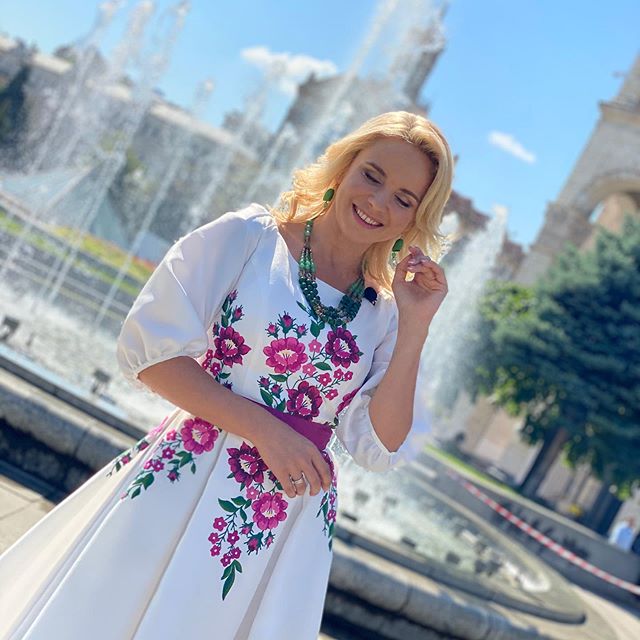 Настоящая украиночка: Лилия Ребрик в платье-вышиванке за 12 700 грн вызвала фурор