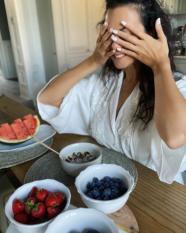 Знай норму! Настя Каменських навчила правильно їсти фрукти, щоб не додати у вазі