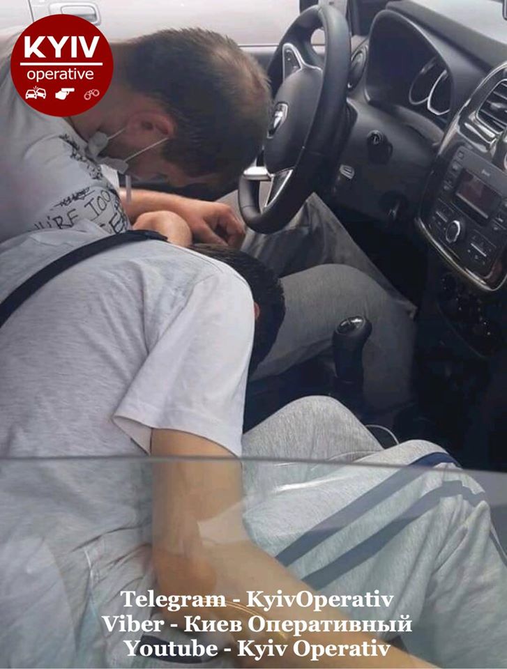 У Києві таксист &quot;ширнувся&quot; прямо на камеру і поїхав на виклик (фото)