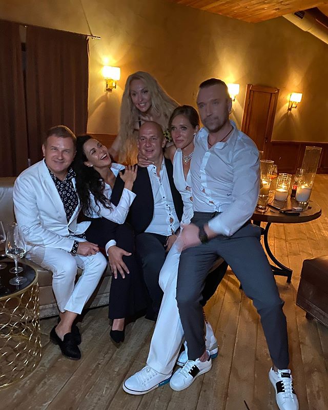 Невероятно и незабываемо: Осадчая и Горбунов побаловали эксклюзивными кадрами с юбилея со звездными гостями