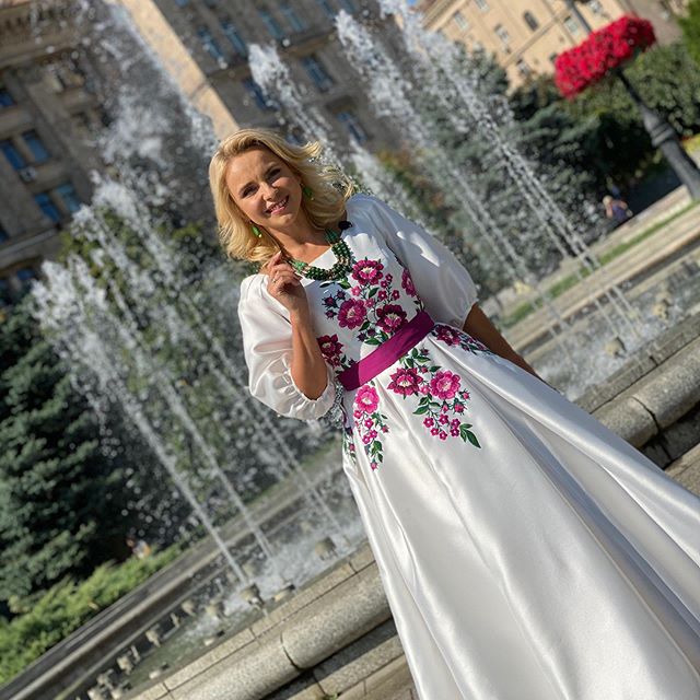 Настоящая украиночка: Лилия Ребрик в платье-вышиванке за 12 700 грн вызвала фурор