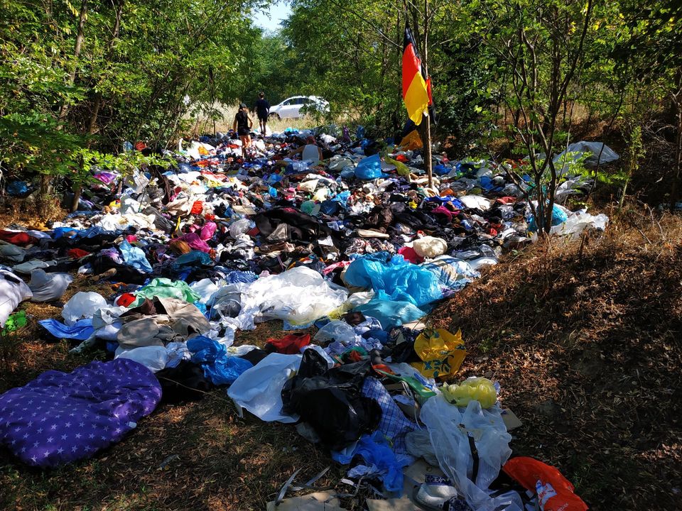 Апофеоз безглуздя: у лісі під Дніпром виявили дивну знахідку (фото)
