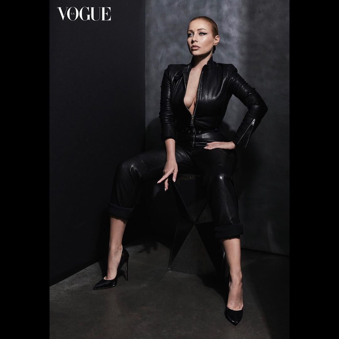 Женщина-вамп: Тина Кароль в роскошных образах украсила страницы глянца