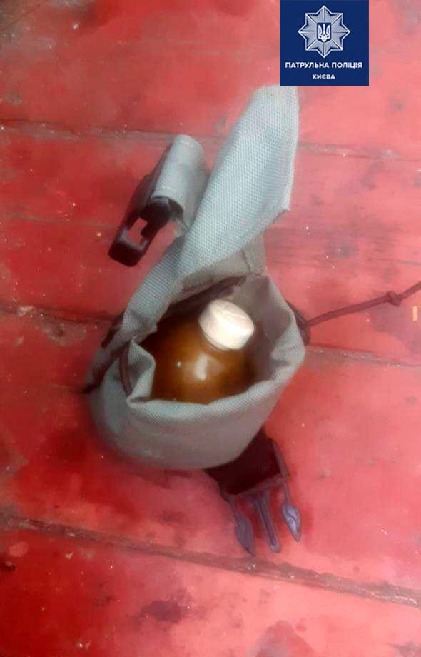 У Києві у пенсіонерки виявили склад боєприпасів на балконі (фото)