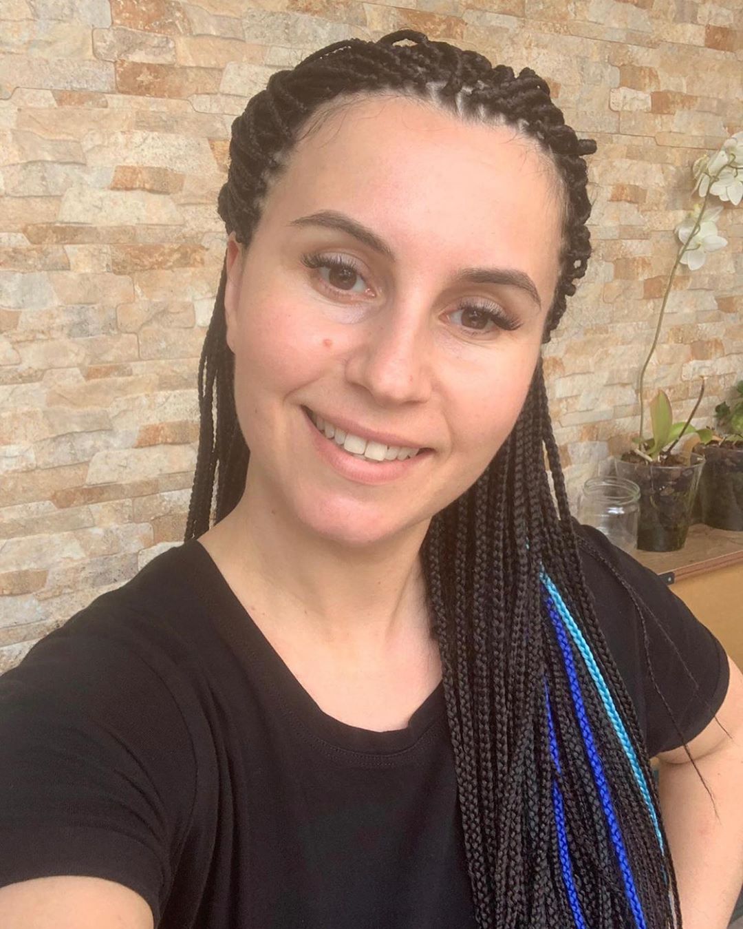 Як дві краплі води: Джамала показала рідкісні фото зі старшою сестрою