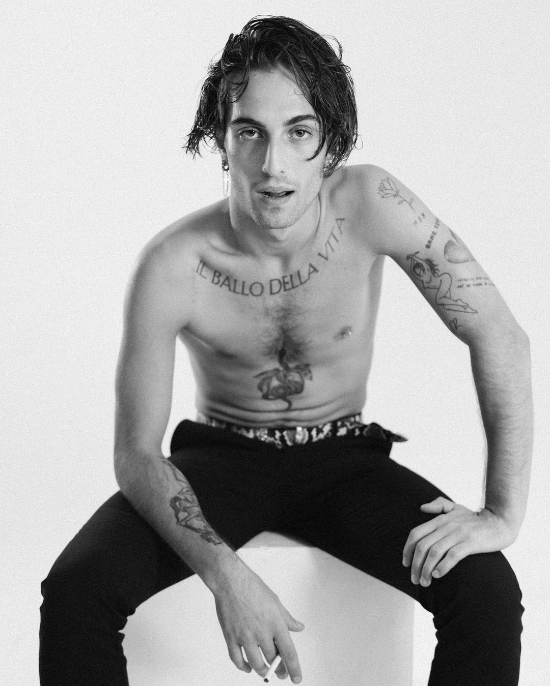 Бросил учебу ради музыки: интересные факты из жизни фронтмена победителей Евровидения 2021