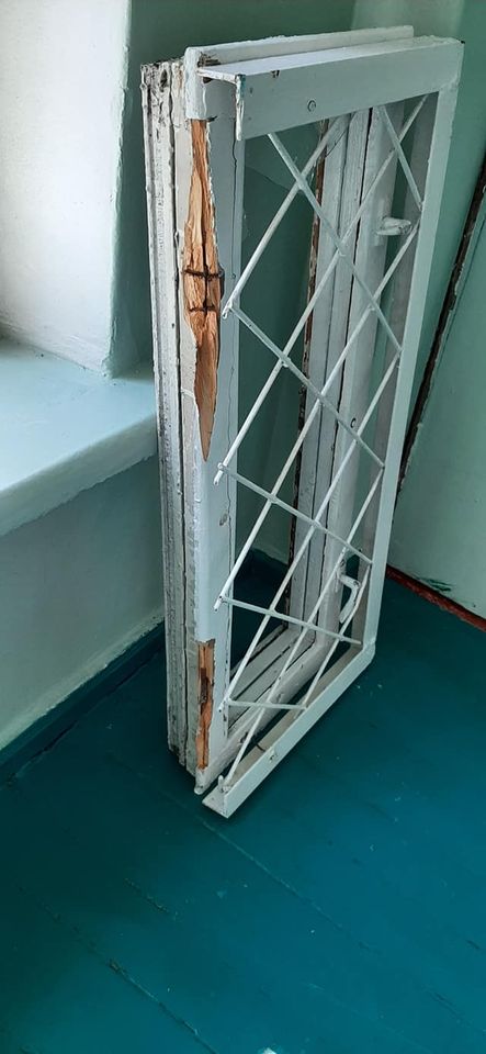 В Сумах на ученика во время урока упала оконная рама: у ребенка жуткие раны