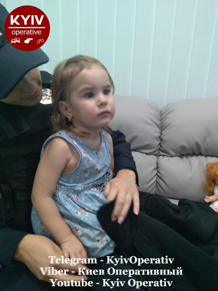 У Києві загубився дворічний малюк: розшукують батьків