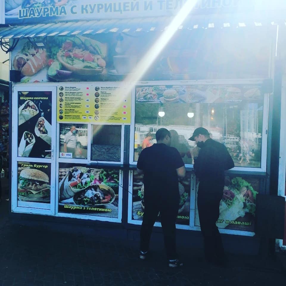 У Вінниці виливають помиї прямо на дорогу: повернулися в середньовіччі?