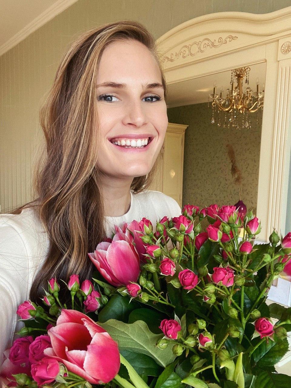 Расписались в худи: Алла Костромичева рассказала про тайную свадьбу