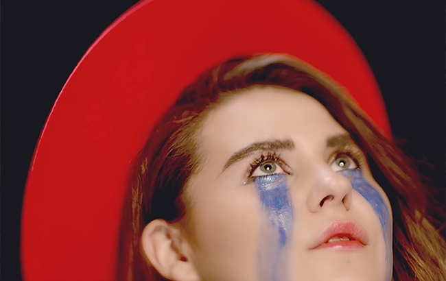 Без фиалки: KAZKA представила англоязычную версию хита "Плакала"