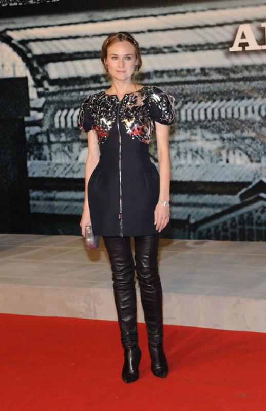 Звездный кутюрье: знаменитости в культовых нарядах от Карла Лагерфельда