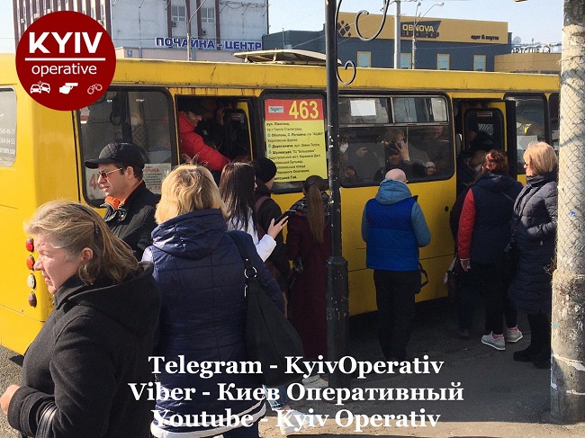 Україна занурилася в транспортний колапс: по 10 людей і всі в масках