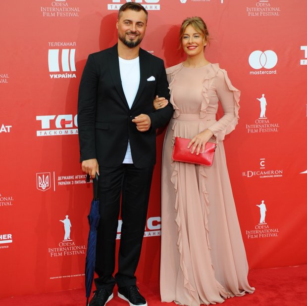 Елена Кравец вспомнила о первом свидании с мужем и рассказала о семейной традиции