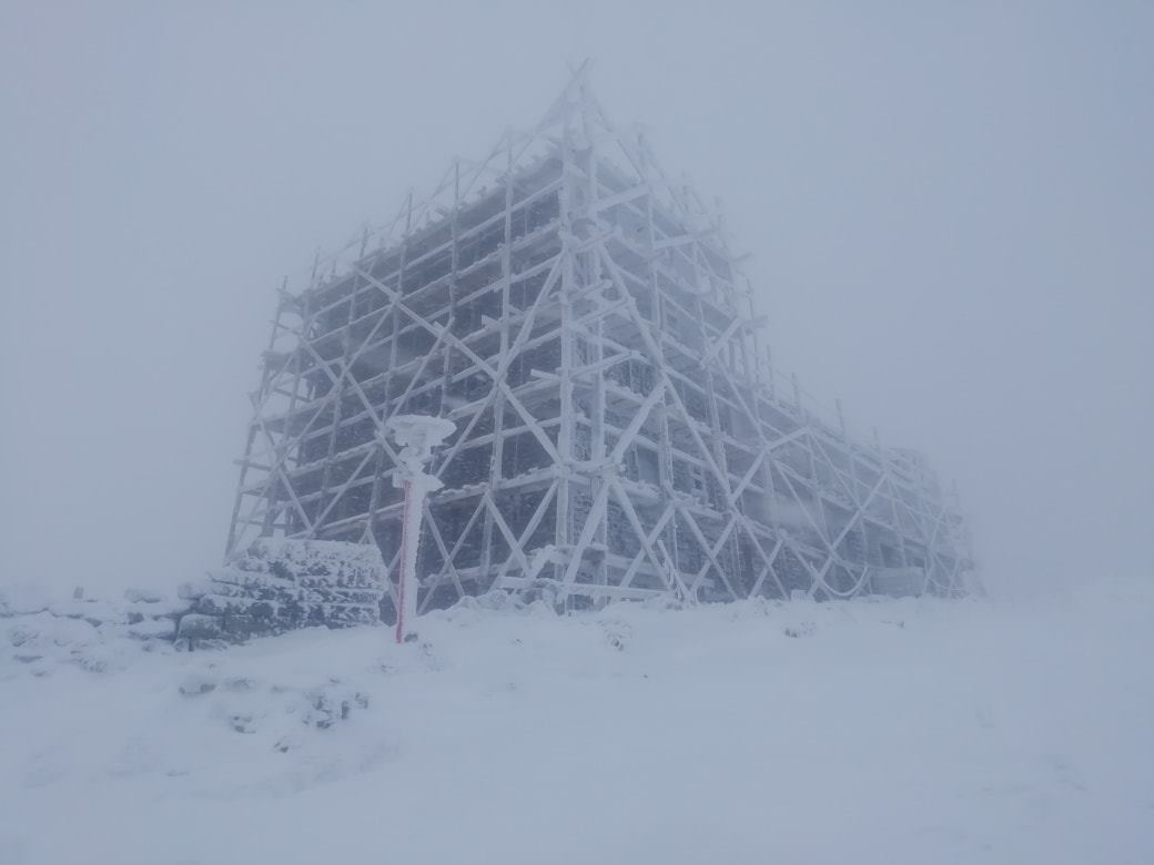 Популярные украинские курорты засыпало снегом: потрясающие фото