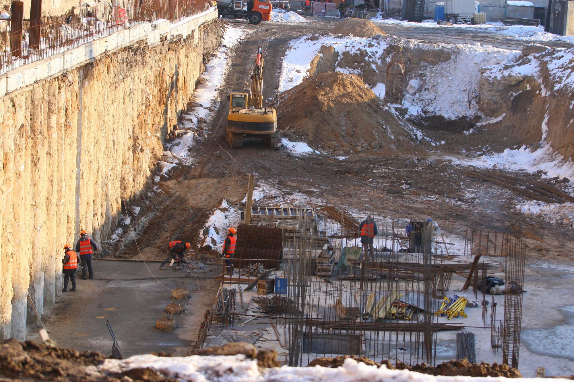 У Києві на місці знесеного Сінного ринку будують багатоповерхівки та продають квартири