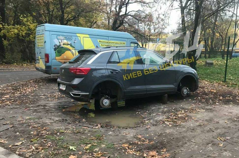 В Киеве жестко наказали водителя элитной машины за наглую парковку