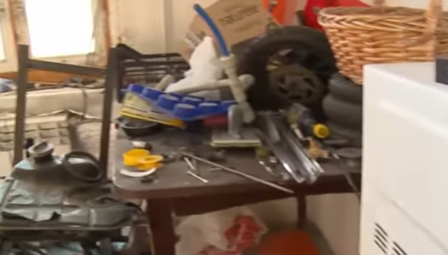 Горе-батько бив і розбещував маленьких дітей у Вінниці: нові деталі (відео)