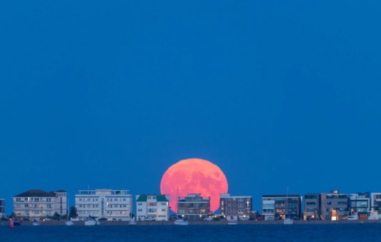 Осетрова повня: з'явилися потужні фото і відео рідкісного явища