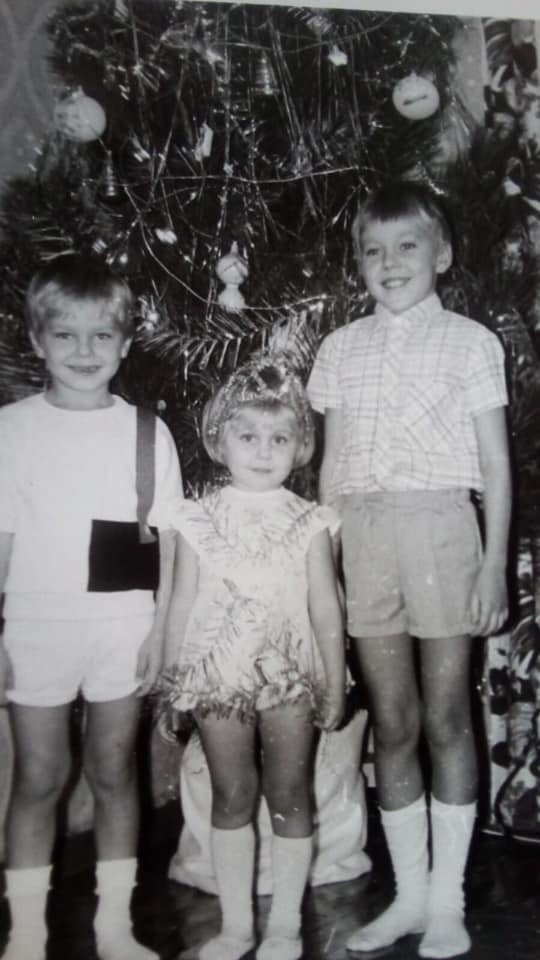 Украинские звезды массово начали публиковать свои детские фото: стало известно - зачем