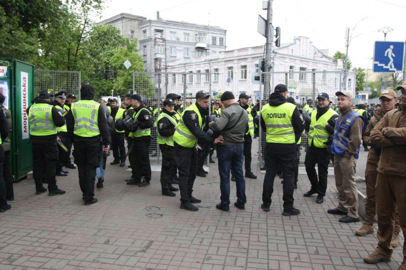 Полиция усиливает меры безопасности в Киеве - ФОТО