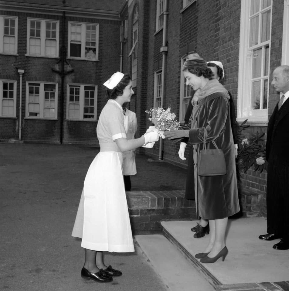 Фантастично! Єлизавета ІІ розчулила мережу людяним вчинком (фото)