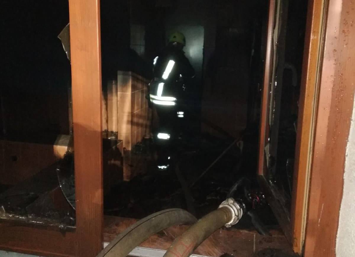 На Закарпатье произошел пожар в отеле: пострадал 10-летний мальчик (фото)