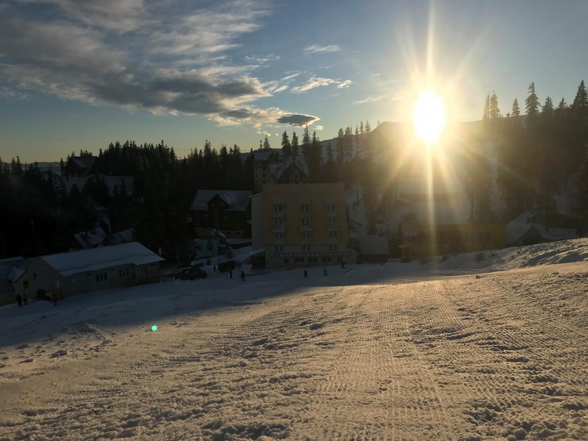 Гірськолижний курорт Карпат засипало снігом: яскраві фото і відео