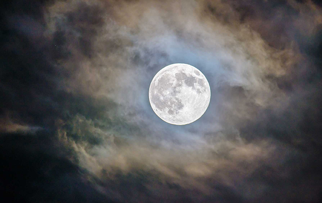 Повний місяць у вересні: астрологи попередили, що пік буде дуже важким