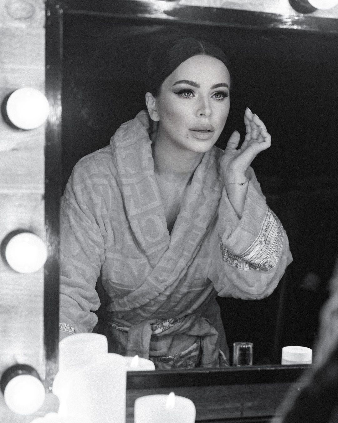 Ани Лорак показала новые фото из Киева, где она находится уже несколько дней