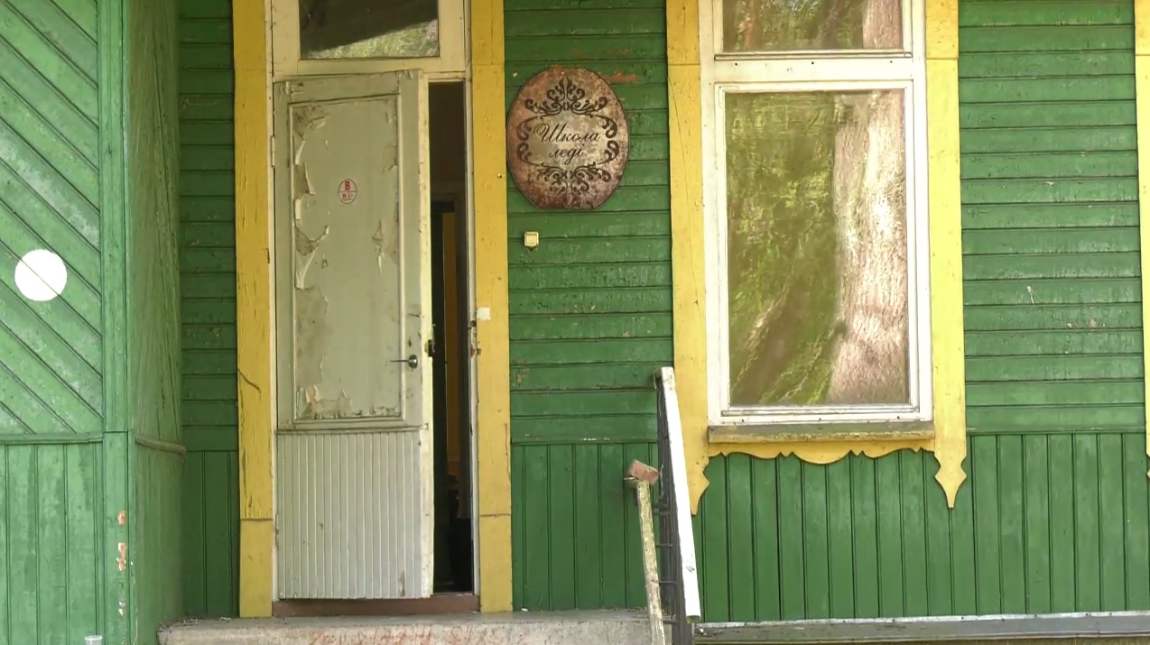 Школа леди? Участниц шоу Від пацанки до панянки 4 поселили в сарае