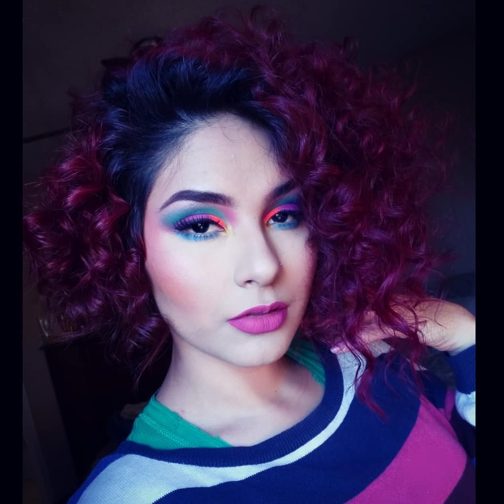 Разноцветная игривость: в сети "сходят с ума" по макияжу в стиле 80-х (яркие фото)