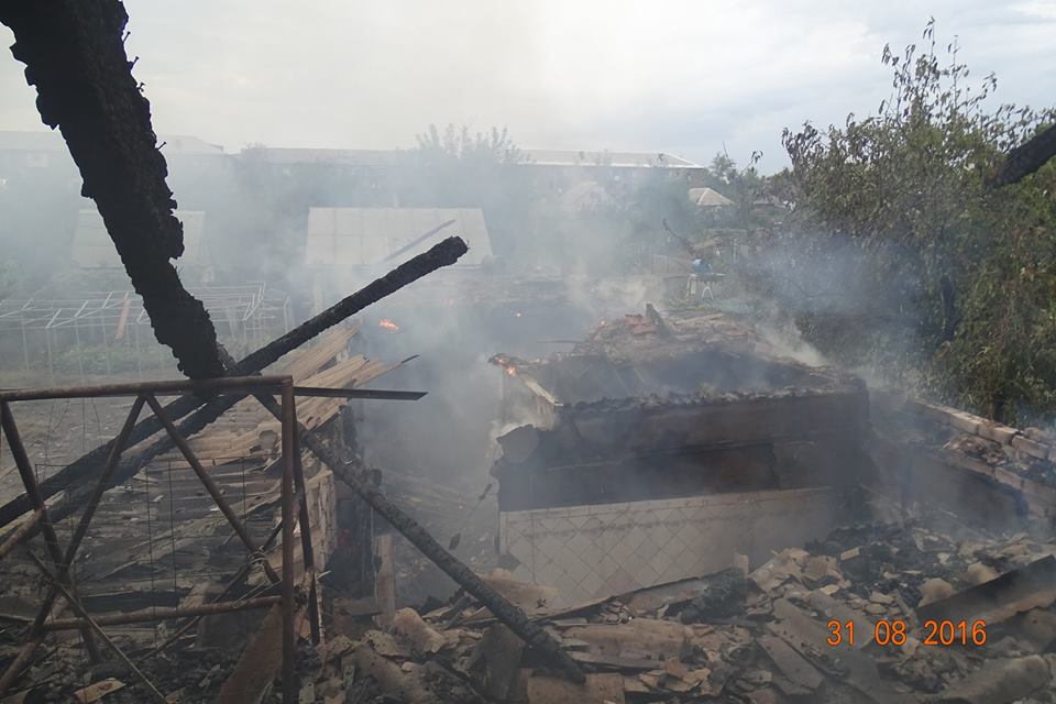 Боевики обстреляли населенные пункты Луганской области, ранена женщина