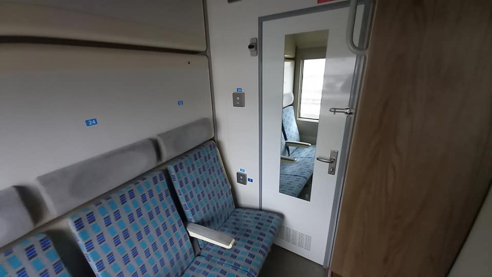 Як виглядають елітні купе в поїздах Укрзалізниці: окремі умивальники і монітори (фото)