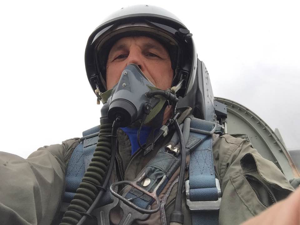 Рекордний політ, аварія в Гімалаях і "небесні" трюки: що відомо про загиблого на Прикарпатті пілота