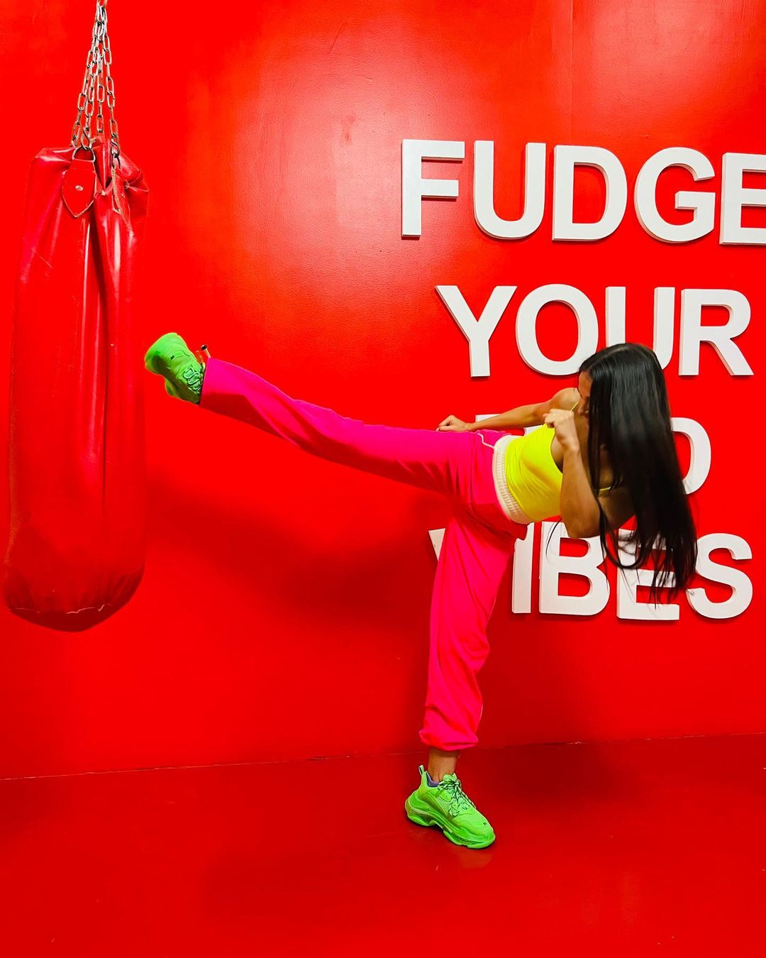 Головне потрапити в точку: дружина Влада Ями вразила розтяжкою