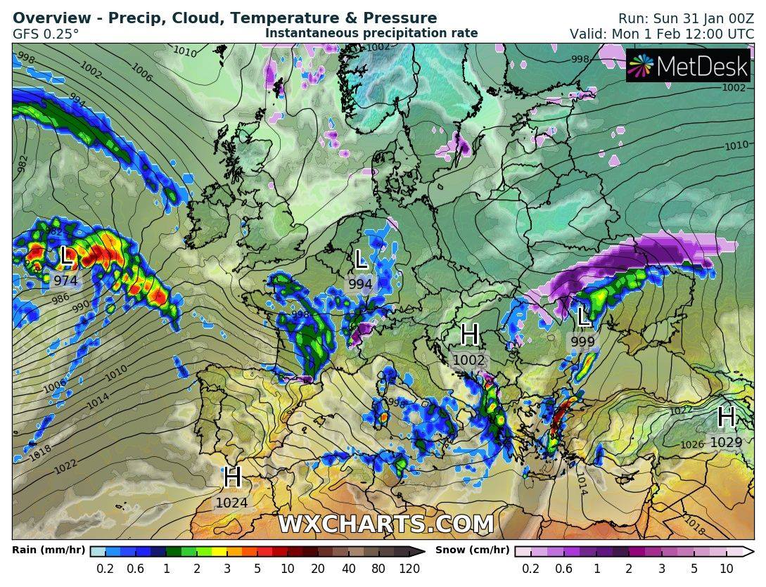Снігопади, мокрий сніг та ожеледь: синоптики розповіли, що чекає на українців в лютому