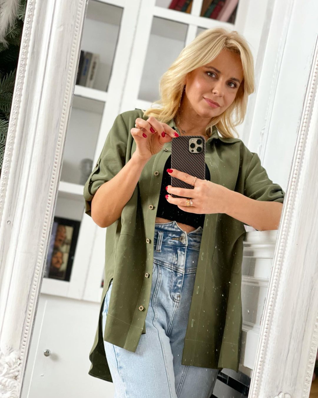 Лілія Ребрик схвилювала прихильників витонченою фігурою в трендових джинсах