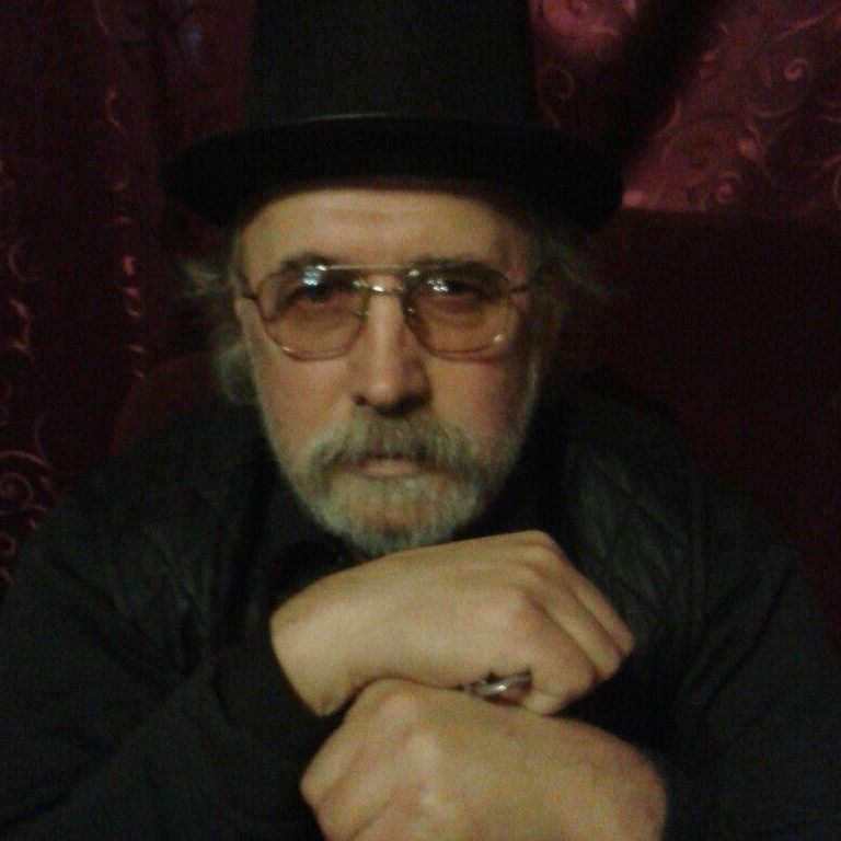 Напали ззаду і били по голові: в Харкові після побиття помер український режисер