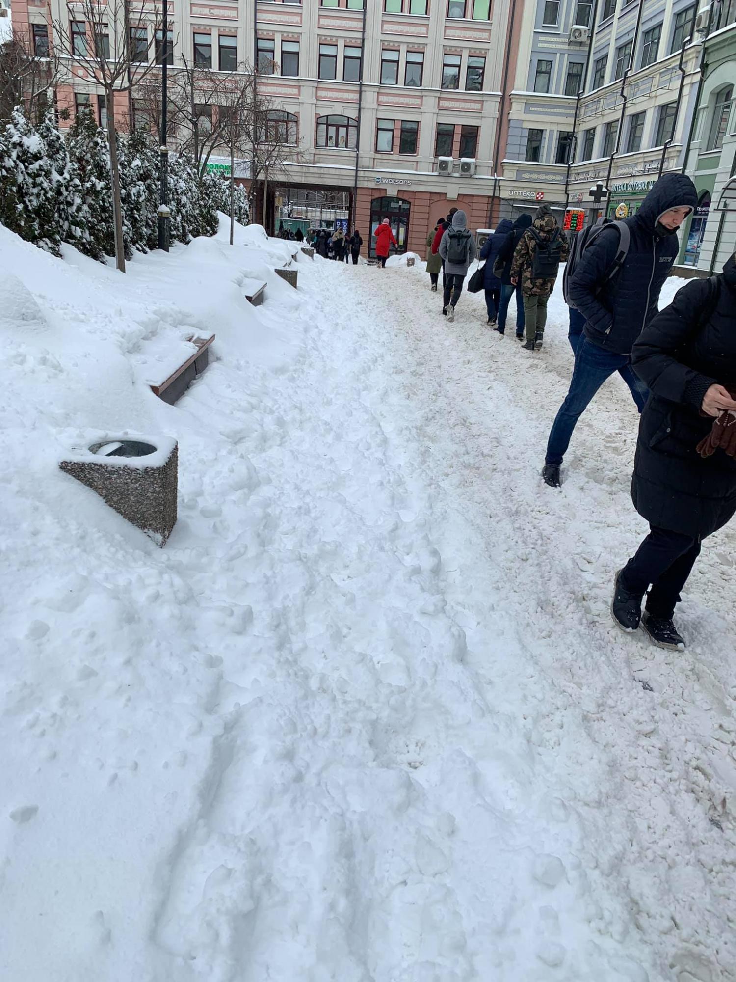 У метро Києва – колапс, люди злі: відео з &quot;Контрактової площі&quot;