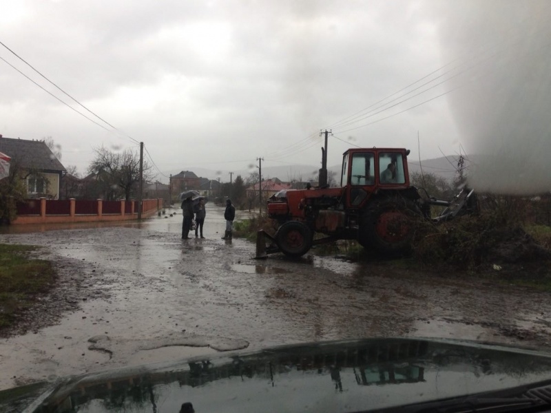 В ГСЧС заявили о подтоплении 30 домохозяйств в Закарпатье из-за дождей
