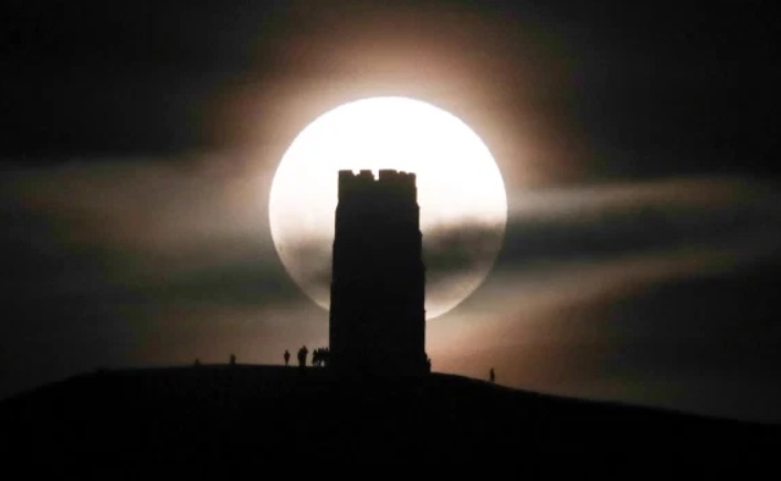 Осетрова повня: з'явилися потужні фото і відео рідкісного явища