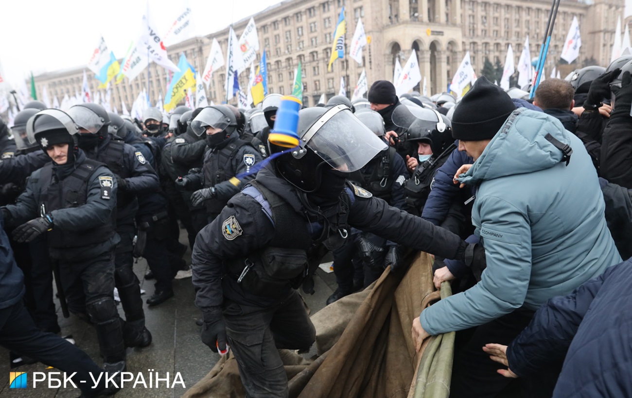 ФОПы установили палатки на Майдане после жестокой драки с полицией (много фото)