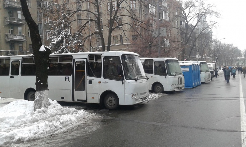 Протести у Києві: під будівлею НБУ посилили заходи безпеки
